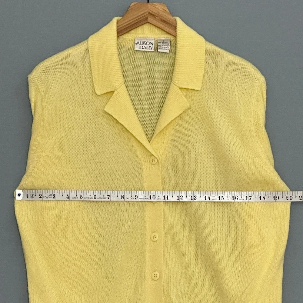 VTG Soft Girl Pastel Womens Sweater S Yellow Classic Collared Preppy Old Money